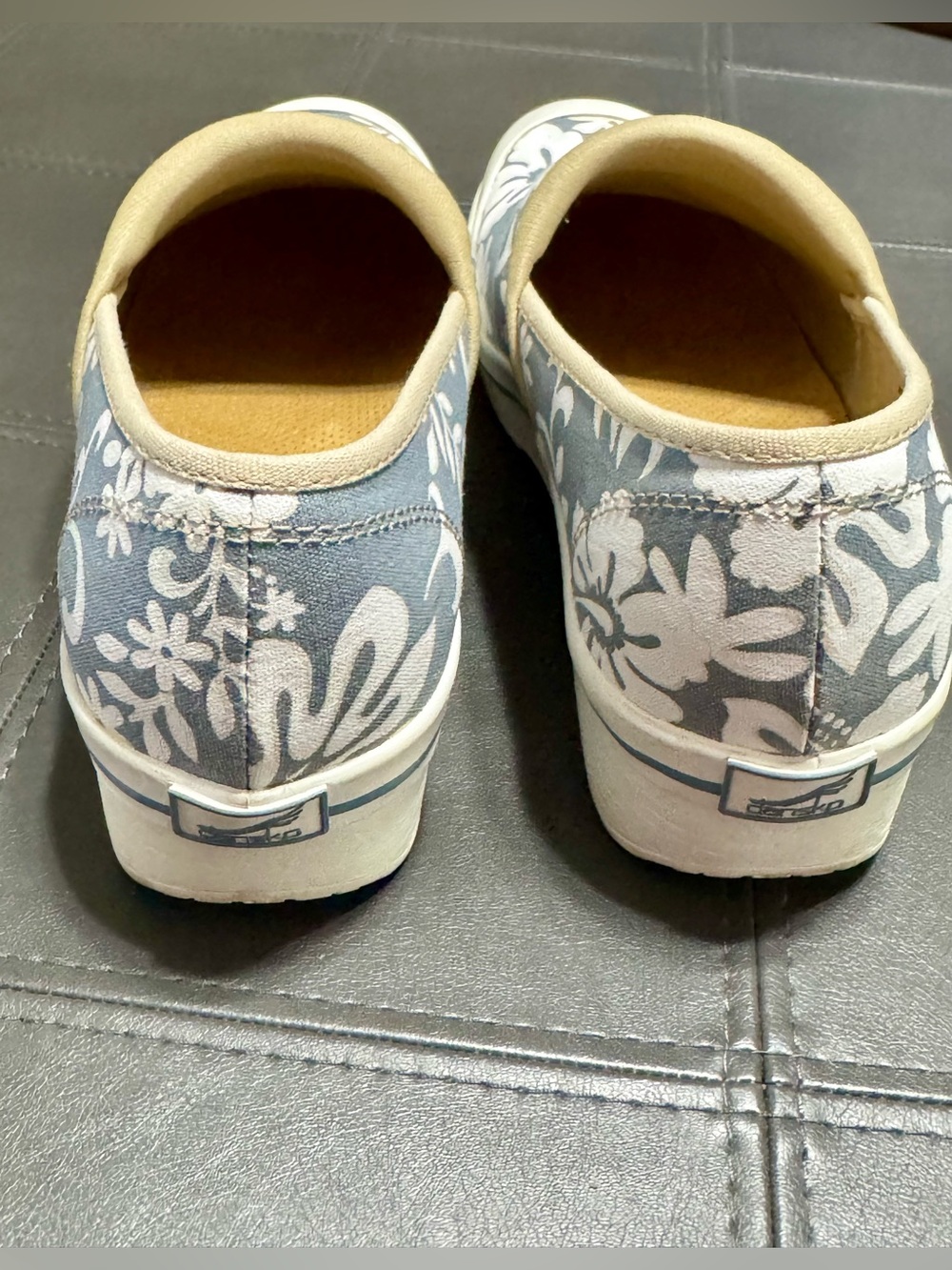 Dansko Light Blue/White Vegan Canvas Hibiscus Print Clog Size 41 - Picture 6 of 16